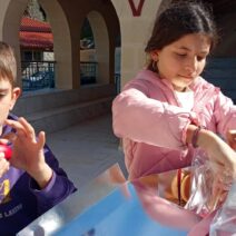 Το σπάνιο έθιμο της Ανάστασης, με αυγά, στο Καλούσι Αχαΐας ΦΩΤΟ