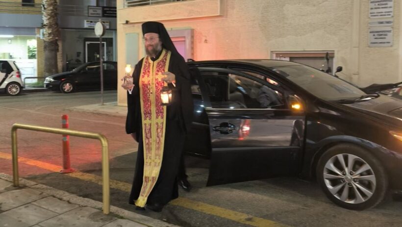 Αχαΐα: Η άφιξη του Αγίου Φωτός εκ του Παναγίου Τάφου - Ποιοι ήσαν παρόντες ΦΩΤΟ