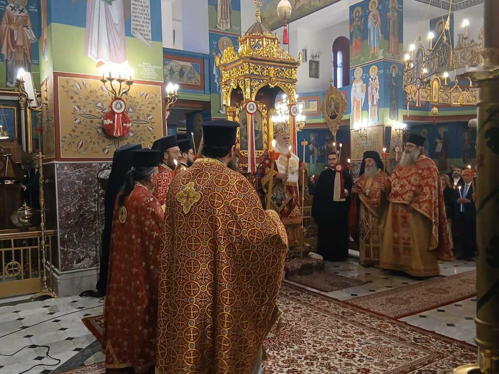 Ο εσπερινός της Αγάπης στον Μητροπολιτικό ναό της Φανερωμένης Αιγίου ΦΩΤΟ