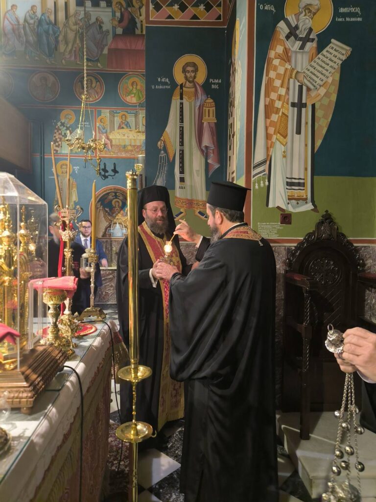 Αχαΐα: Η άφιξη του Αγίου Φωτός εκ του Παναγίου Τάφου - Ποιοι ήσαν παρόντες ΦΩΤΟ