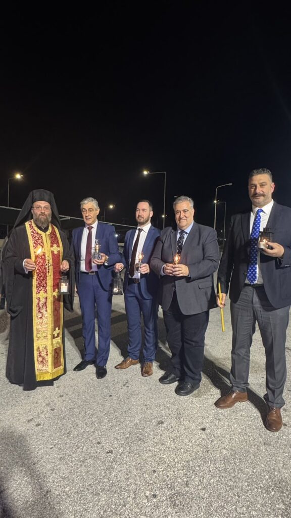 Αχαΐα: Η άφιξη του Αγίου Φωτός εκ του Παναγίου Τάφου - Ποιοι ήσαν παρόντες ΦΩΤΟ