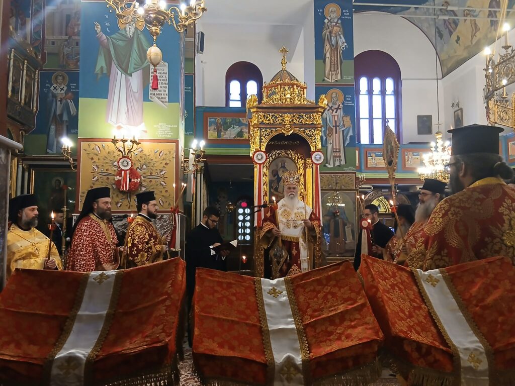 Ο εσπερινός της Αγάπης στον Μητροπολιτικό ναό της Φανερωμένης Αιγίου ΦΩΤΟ