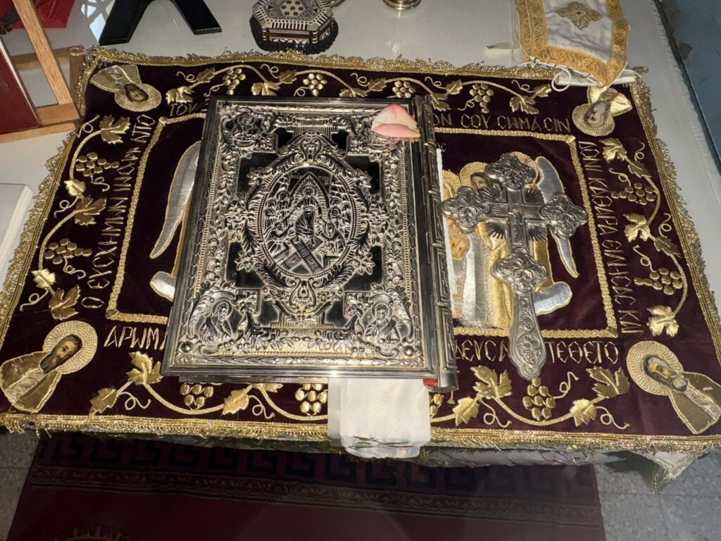 Η πρώτη Ανάσταση στον Ιερό Ναό Αγίων Πάντων Ροδινής ΦΩΤΟ