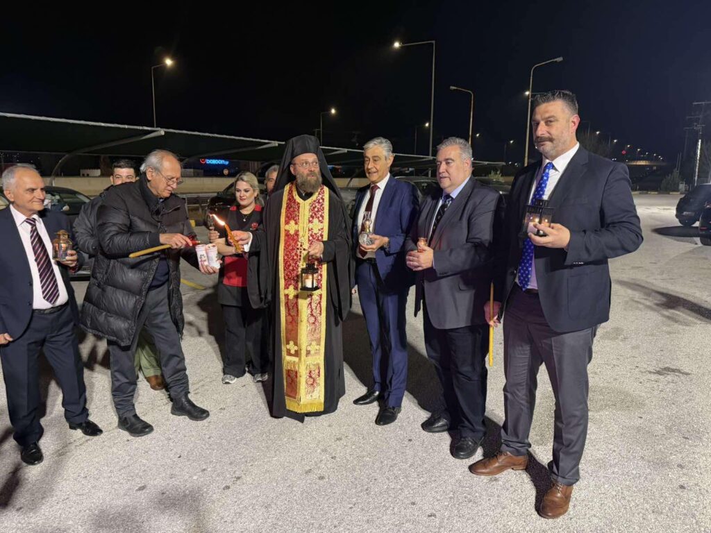 Αχαΐα: Η άφιξη του Αγίου Φωτός εκ του Παναγίου Τάφου - Ποιοι ήσαν παρόντες ΦΩΤΟ