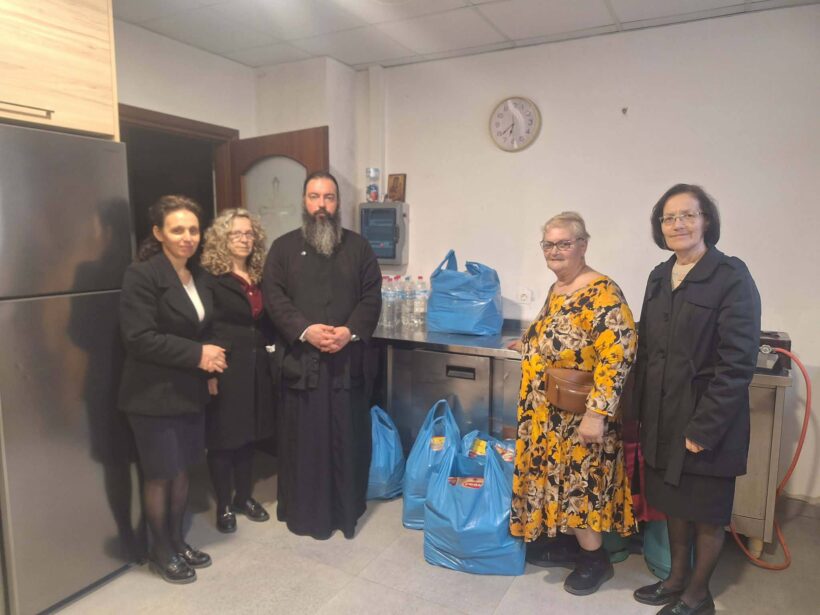 Το «Φωτεινό Αστέρι» έδωσε τρόφιμα σε δύο Ενορίες της Πάτρας ΦΩΤΟ 24 Το «Φωτεινό Αστέρι» έδωσε τρόφιμα σε δύο Ενορίες της Πάτρας ΦΩΤΟ