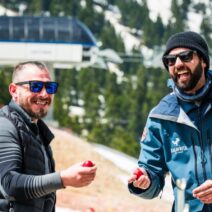 Καλάβρυτα: Για πρώτη φορά Πάσχα στο Χιονοδρομικό Κέντρο - Ψήσιμο του οβελία σε λευκό φόντο ΦΩΤΟ