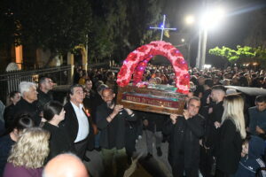 Η Δημοτική Αρχή στην Περιφορά Επιταφίων της Πάτρας ΦΩΤΟ