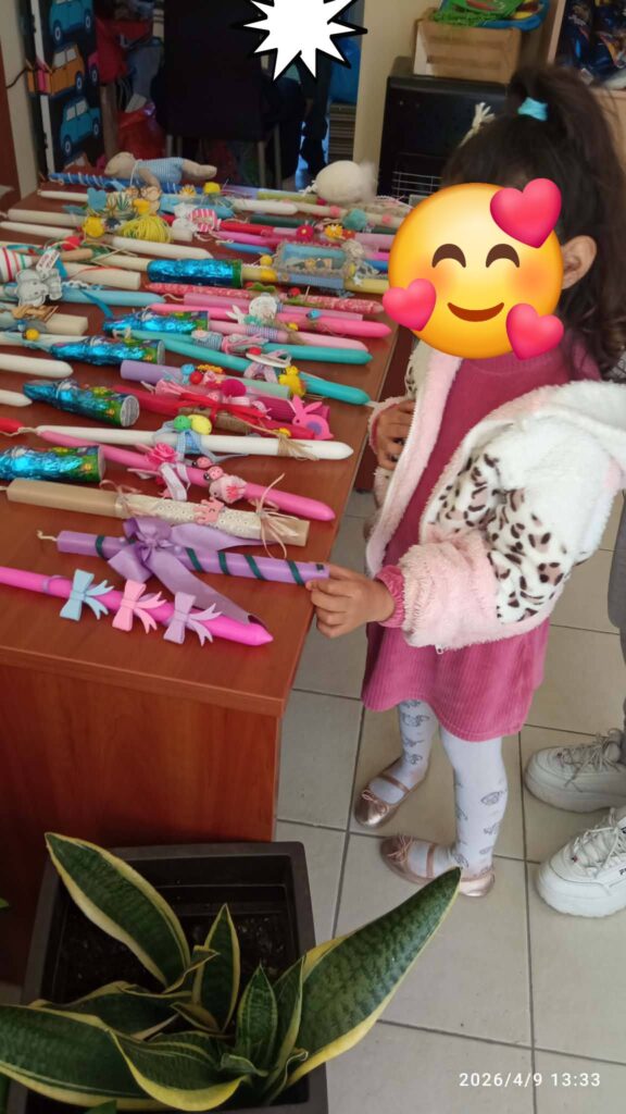 Το «Φωτεινό Αστέρι» μοίρασε Πασχαλινά δώρα σε παιδιά ΦΩΤΟ