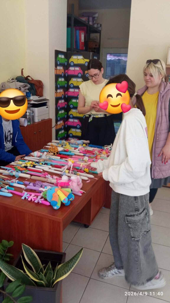 Το «Φωτεινό Αστέρι» μοίρασε Πασχαλινά δώρα σε παιδιά ΦΩΤΟ