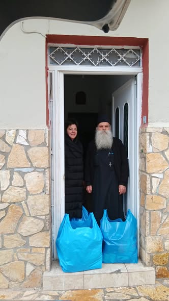 Το «Φωτεινό Αστέρι» έδωσε τρόφιμα σε δύο Ενορίες της Πάτρας ΦΩΤΟ 25 Το «Φωτεινό Αστέρι» έδωσε τρόφιμα σε δύο Ενορίες της Πάτρας ΦΩΤΟ