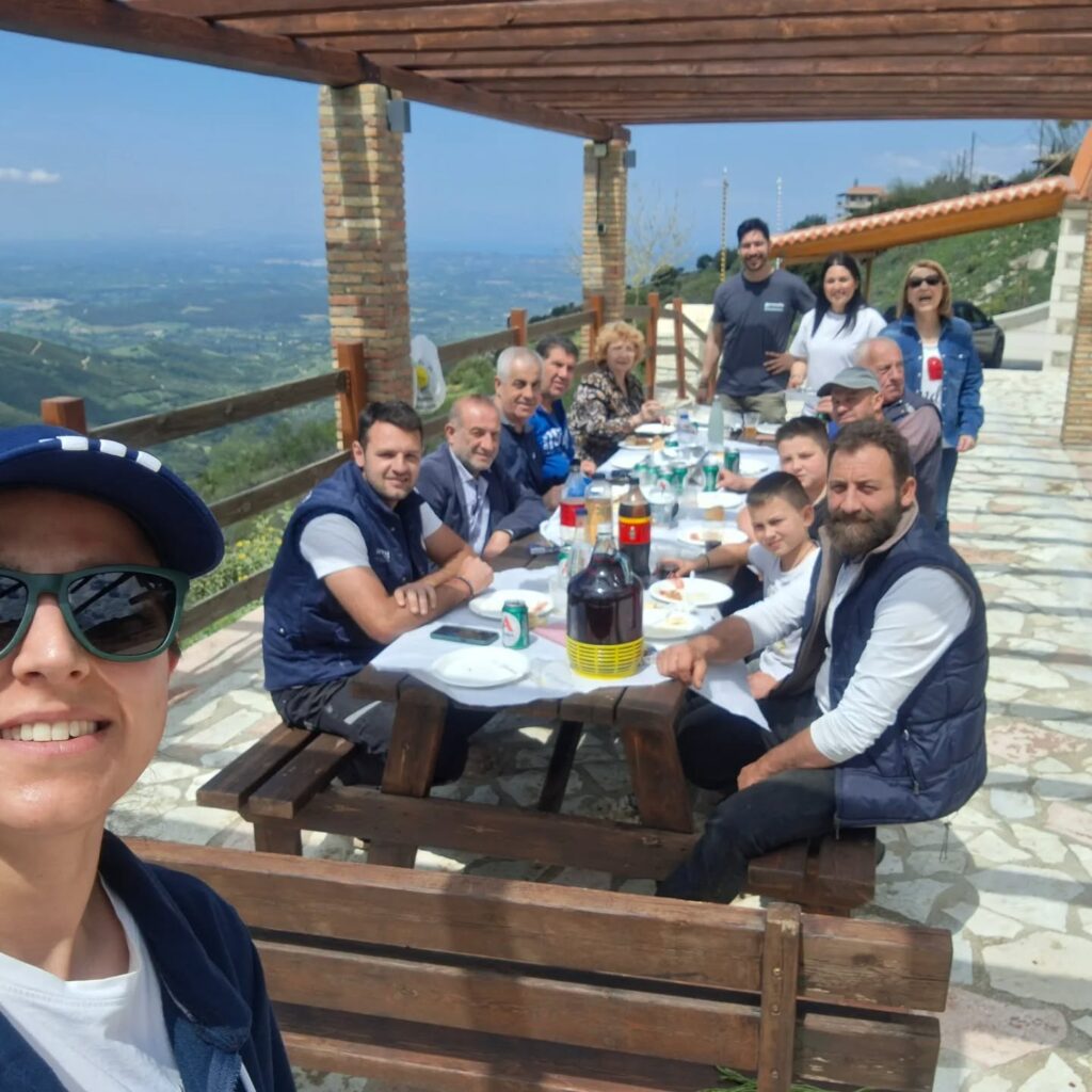 Φύτευση δενδρυλλίων από τους Απανταχού Καλουσιώτες ΦΩΤΟ