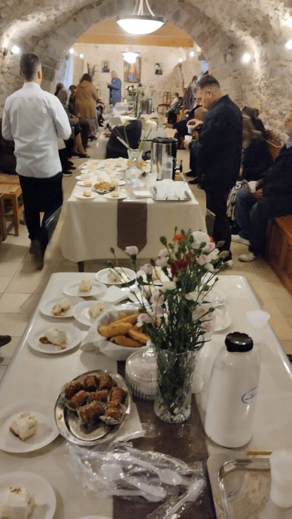 Συρροή πιστών στην Μονή Ομπλού για την Παναγία ΦΩΤΟ 28 Συρροή πιστών στην Μονή Ομπλού για την Παναγία ΦΩΤΟ