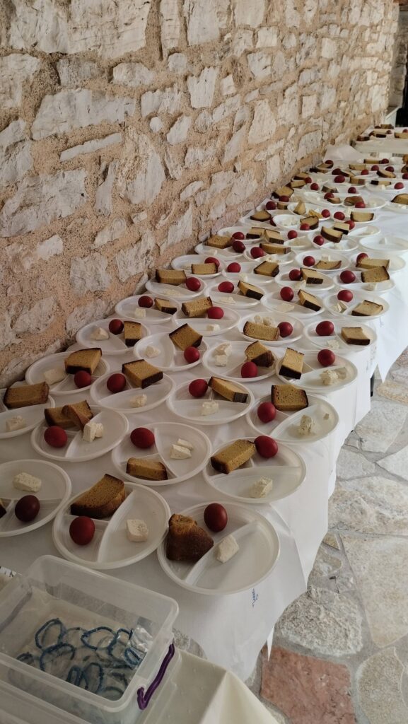 Συρροή πιστών στην Μονή Ομπλού για την Παναγία ΦΩΤΟ