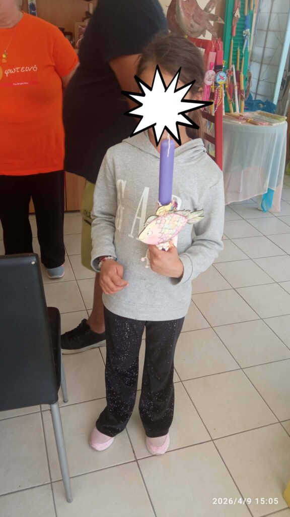 Το «Φωτεινό Αστέρι» μοίρασε Πασχαλινά δώρα σε παιδιά ΦΩΤΟ