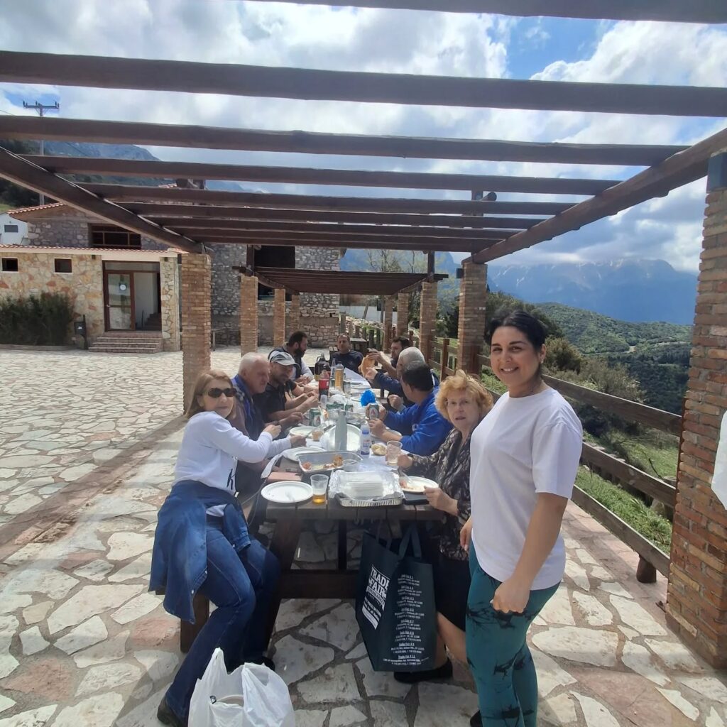 Φύτευση δενδρυλλίων από τους Απανταχού Καλουσιώτες ΦΩΤΟ