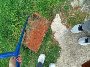 Πάτρα: Για επικίνδυνο φρεάτιο σε Πλατεία έστειλαν...τροχονόμο! ΦΩΤΟ