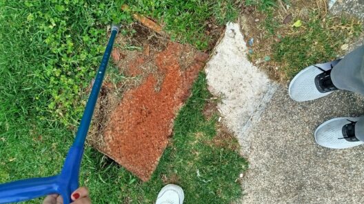 Πάτρα: Για επικίνδυνο φρεάτιο σε Πλατεία έστειλαν...τροχονόμο! ΦΩΤΟ