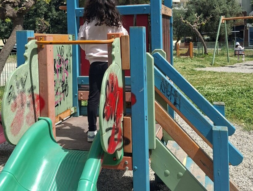 Πάτρα: Επικίνδυνη παιδική χαρά ελλοχεύει ατυχήματα ΦΩΤΟ