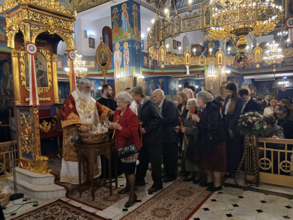 Ο εσπερινός της Αγάπης στον Μητροπολιτικό ναό της Φανερωμένης Αιγίου ΦΩΤΟ