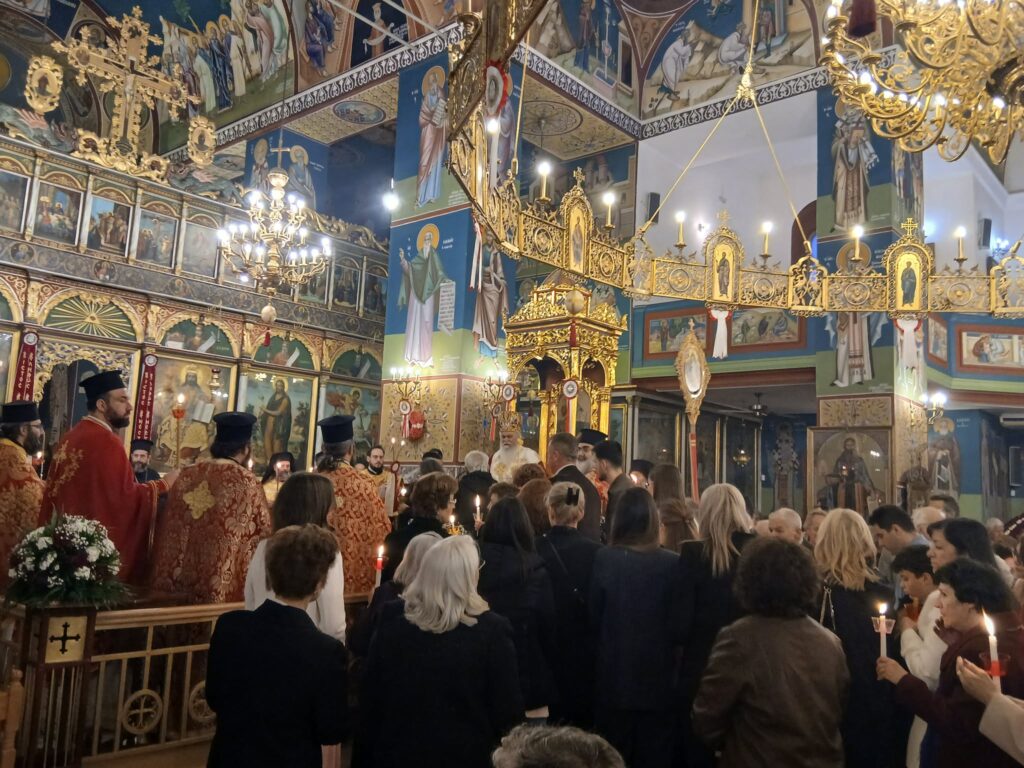 Ο εσπερινός της Αγάπης στον Μητροπολιτικό ναό της Φανερωμένης Αιγίου ΦΩΤΟ