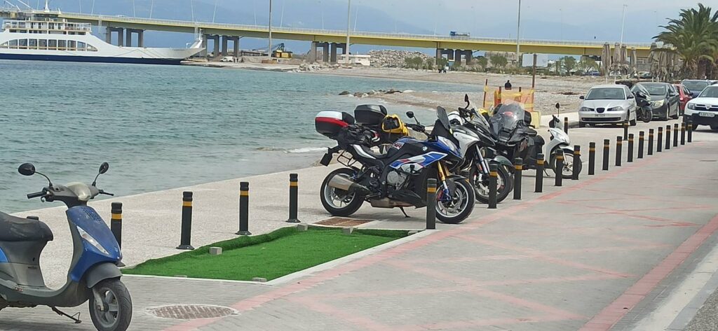 Ρίο: Ασυδοσία στην παραλιακή με στάθμευση στον καινούργιο πεζόδρομο ΦΩΤΟ 27 Ρίο: Ασυδοσία στην παραλιακή με στάθμευση στον καινούργιο πεζόδρομο ΦΩΤΟ