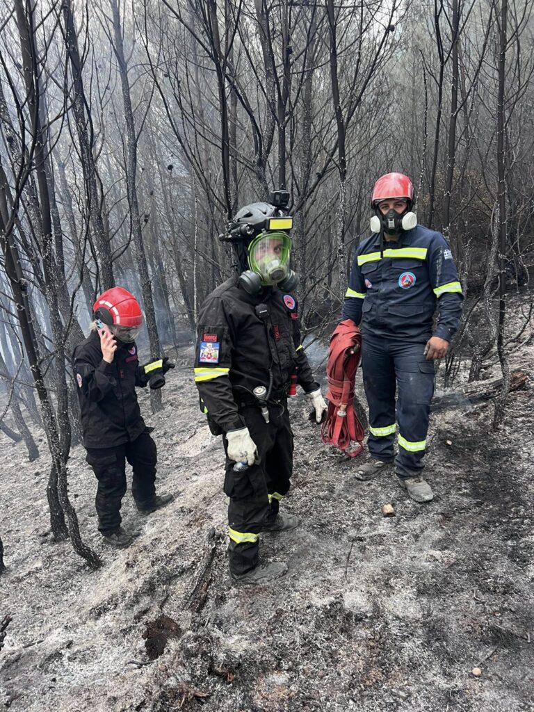 Η ομάδα Αχαιός ΕΟΠΠ σε εθελοντική δράση στην πυρκαγιά της Ακράτας ΦΩΤΟ