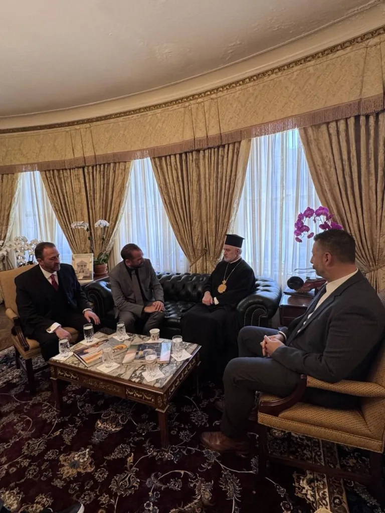 Πάτρα: Με «δώρα» της Δυτικής Ελλάδας στην Αμερική ο Φαρμάκης ΦΩΤΟ