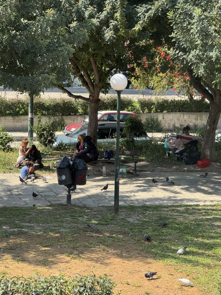 Πάτρα: Υπό κατάληψη Ρομά γνωστή πλατεία - «Πονοκέφαλος» για τους περιοίκους ΦΩΤΟ