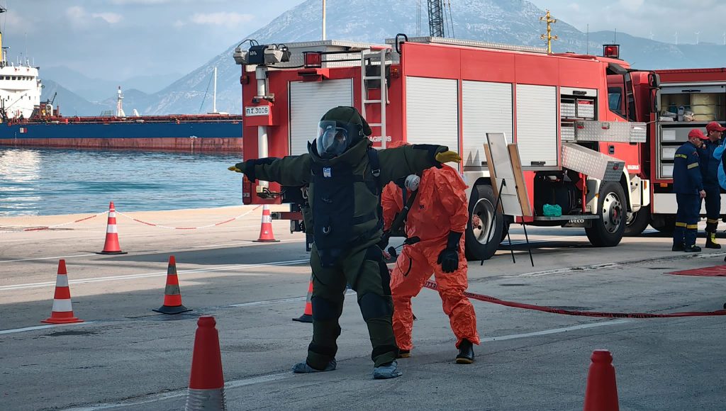 Πάτρα: Συναγερμός στο λιμάνι για ύποπτο δέμα ΦΩΤΟ