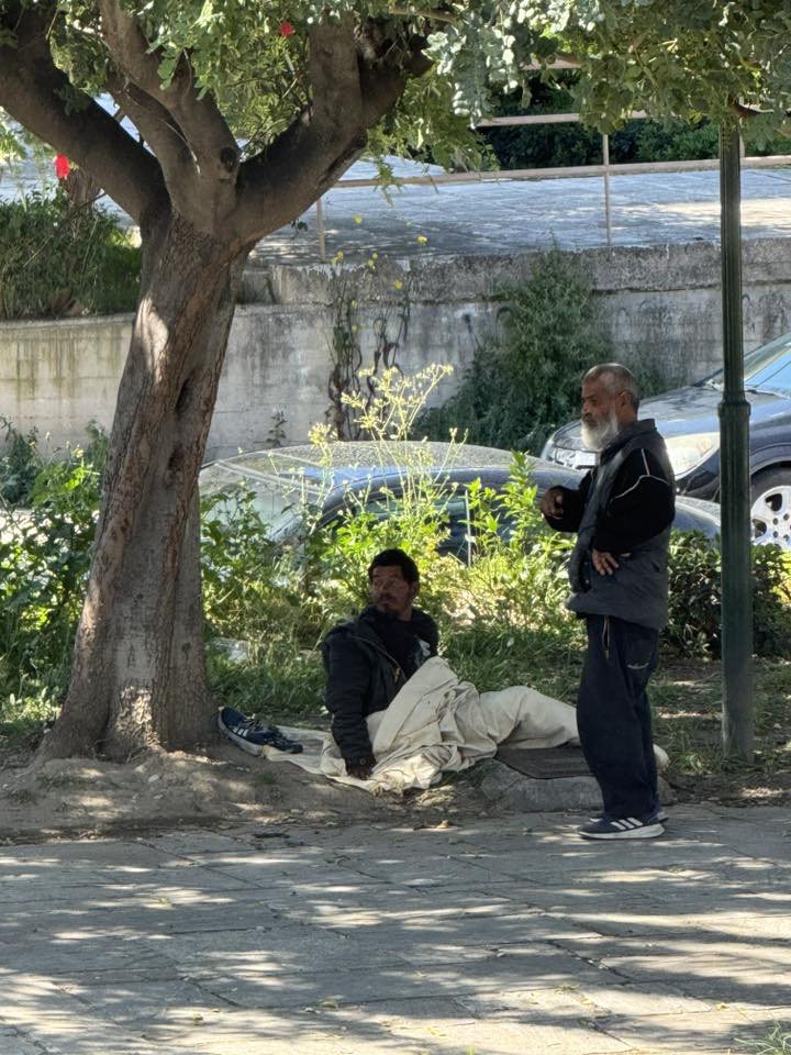 Πάτρα: Υπό κατάληψη Ρομά γνωστή πλατεία - «Πονοκέφαλος» για τους περιοίκους ΦΩΤΟ