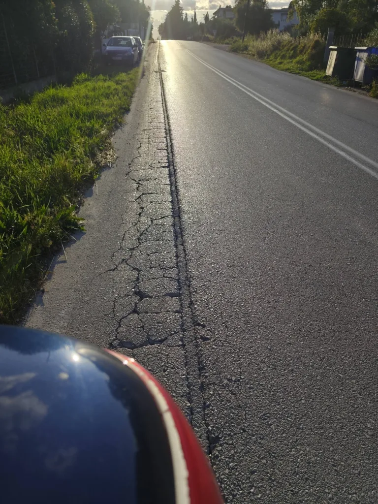 Αχαΐα: «Εσκασε» δρόμος και κατέστη επικίνδυνος ΦΩΤΟ