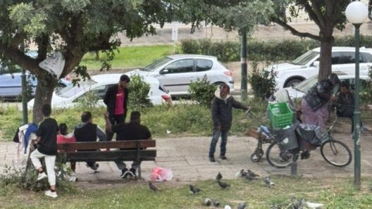 Πάτρα: Υπό κατάληψη Ρομά γνωστή πλατεία - «Πονοκέφαλος» για τους περιοίκους ΦΩΤΟ