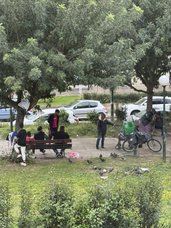 Πάτρα: Υπό κατάληψη Ρομά γνωστή πλατεία - «Πονοκέφαλος» για τους περιοίκους ΦΩΤΟ