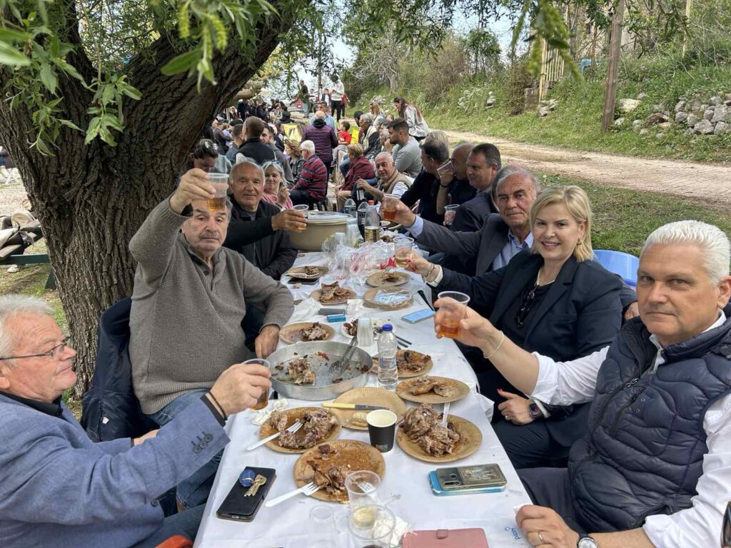 Το έθιμο της «Παναγίτσας» στο Παλαιό Σούλι Πατρών ΦΩΤΟ