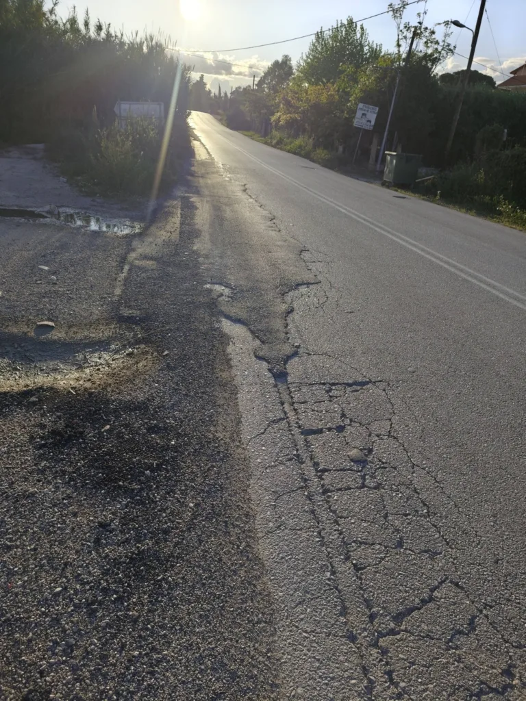 Αχαΐα: «Εσκασε» δρόμος και κατέστη επικίνδυνος ΦΩΤΟ