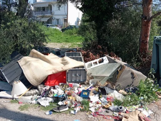 Πάτρα: Τραγική η κατάσταση με τα σκουπίδια - Παντού βρωμιά και ασυνειδησία ΦΩΤΟ