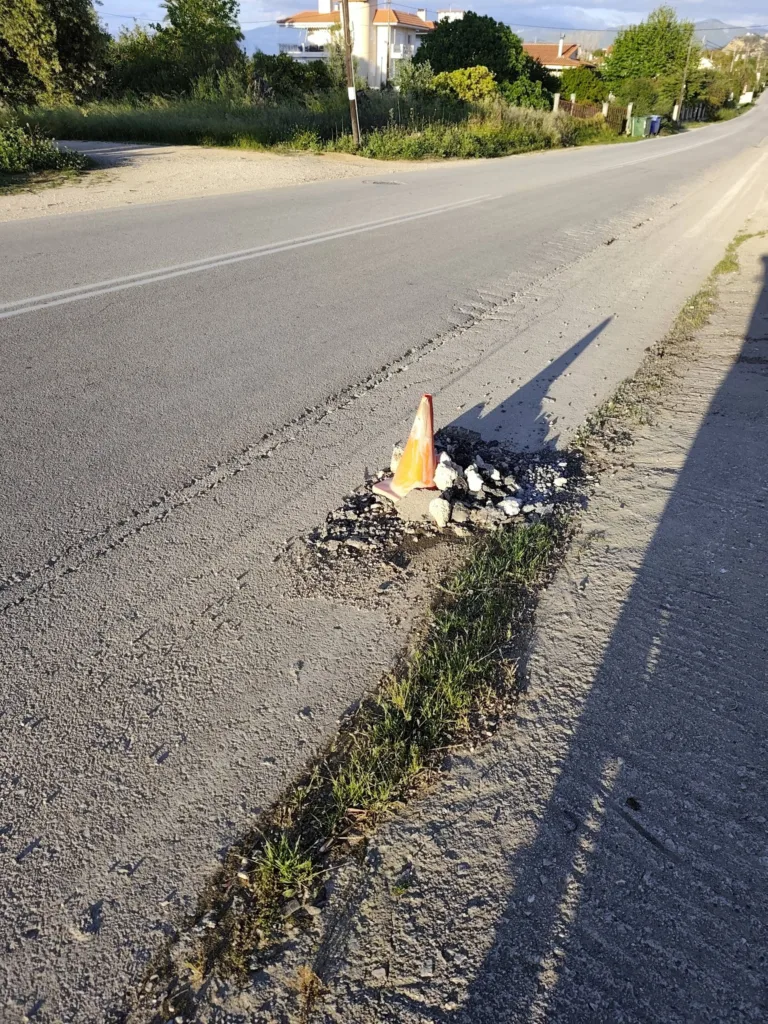 Αχαΐα: «Εσκασε» δρόμος και κατέστη επικίνδυνος ΦΩΤΟ