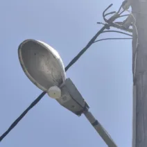 Πατρών–Πύργου: Απίστευο - Εβαλαν κολώνες φωτισμού και ξέχασαν τις λάμπες...εδώ και 1,5 χρόνο! ΦΩΤΟ