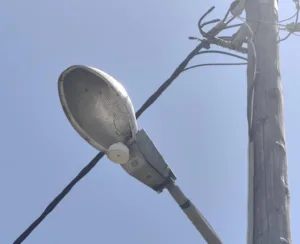 Πατρών–Πύργου: Απίστευο - Εβαλαν κολώνες φωτισμού και ξέχασαν τις λάμπες...εδώ και 1,5 χρόνο! ΦΩΤΟ