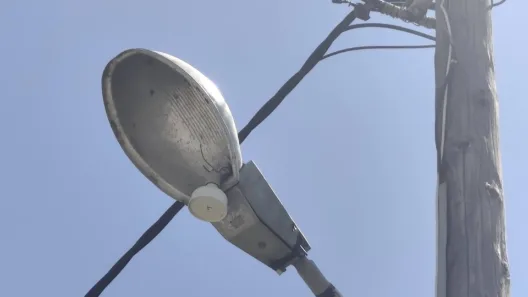 Πατρών–Πύργου: Απίστευο - Εβαλαν κολώνες φωτισμού και ξέχασαν τις λάμπες...εδώ και 1,5 χρόνο! ΦΩΤΟ