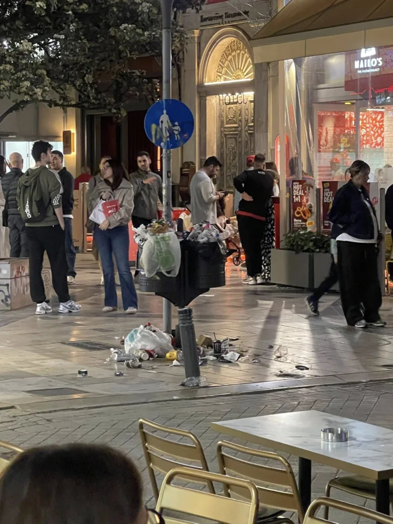 Πάτρα: Τραγική η κατάσταση με τα σκουπίδια - Παντού βρωμιά και ασυνειδησία ΦΩΤΟ 30 Πάτρα: Τραγική η κατάσταση με τα σκουπίδια - Παντού βρωμιά και ασυνειδησία ΦΩΤΟ