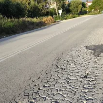 Αχαΐα: «Εσκασε» δρόμος και κατέστη επικίνδυνος ΦΩΤΟ