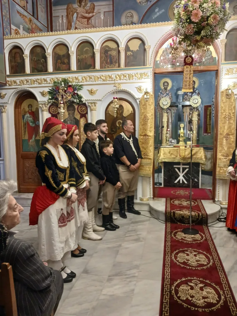 Περιφορά της εικόνας του Αγίου Νικοδήμου στο Ζαβλάνι Πατρών ΦΩΤΟ