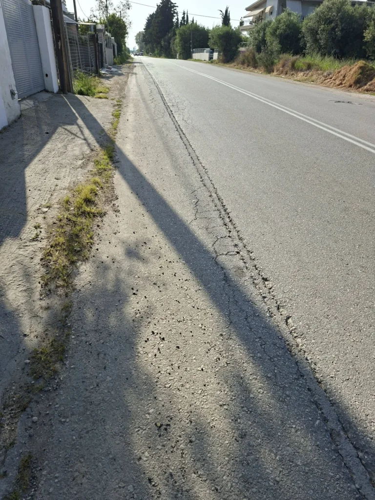 Πατρών-Πύργου: Οδηγός έπεσε σε μάντρα - Μηνύσεις από κατοίκους για οδική παγίδα ΦΩΤΟ