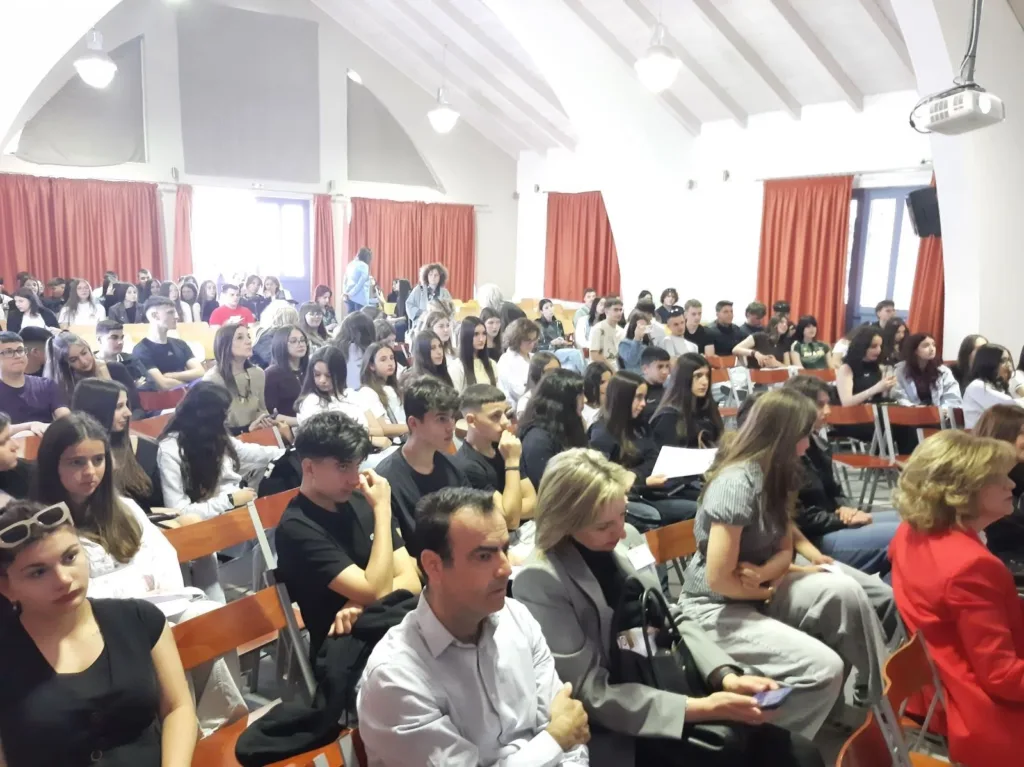 Μαθητές του Αρσακείου Πάτρας σε Μαθητικό συνέδριο ΦΩΤΟ