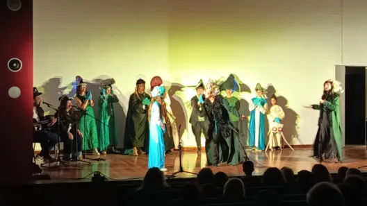 Η παράσταση της ΟΙΚΙΠΑ «Σε τρελό πανικό! Δένδρα - Ψάρια χτυπούν συναγερμό!» ΦΩΤΟ