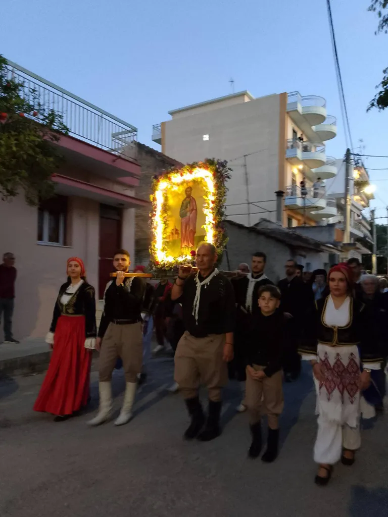 Περιφορά της εικόνας του Αγίου Νικοδήμου στο Ζαβλάνι Πατρών ΦΩΤΟ