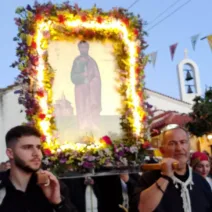 Περιφορά της εικόνας του Αγίου Νικοδήμου στο Ζαβλάνι Πατρών ΦΩΤΟ