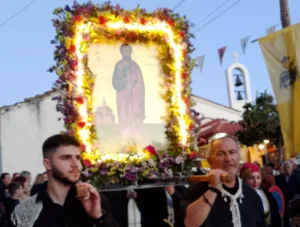 Περιφορά της εικόνας του Αγίου Νικοδήμου στο Ζαβλάνι Πατρών ΦΩΤΟ