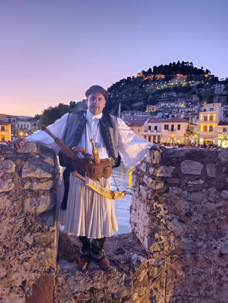 Οι Καλαβρυτινοί της Πάτρας, περήφανα, στη Ναύπακτο ΦΩΤΟ